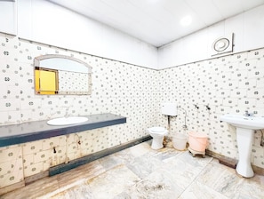 Double Room | Bathroom | Shower, towels, soap, shampoo