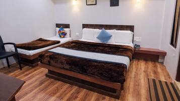 Deluxe Triple Room | Hypo-allergenic bedding, desk, soundproofing, free WiFi