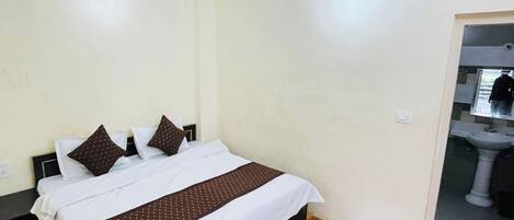 Ropa de cama hipoalergénica, escritorio y sistema de insonorización