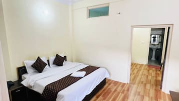 Habitación doble Deluxe | Ropa de cama hipoalergénica, escritorio, insonorización y wifi gratis