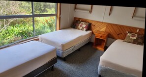 2 bedrooms, desk, iron/ironing board, free WiFi - Cosy Nook - Flat 3 - Spacious, well equipped holiday unit (Bemm River)