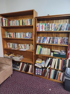 Interior - Cosy Nook - Flat 3 - Spacious, well equipped holiday unit (Bemm River)