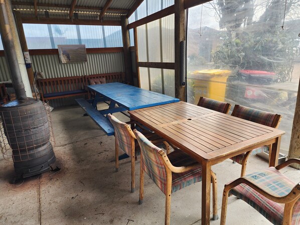 Outdoor dining - Cosy Nook - Flat 3 - Spacious, well equipped holiday unit (Bemm River)