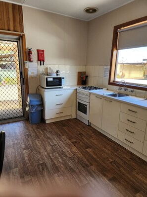 Fridge, microwave, oven, stovetop - Cosy Nook - Flat 3 - Spacious, well equipped holiday unit (Bemm River)