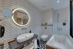 Studio with Bathtub | Bathroom | Free toiletries, hair dryer, slippers, towels