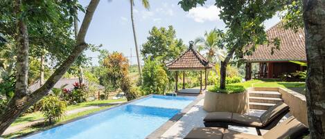 Fachada de la propiedad