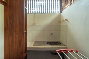 Family Room, 2 Queen Beds, Balcony, Garden View | Bathroom