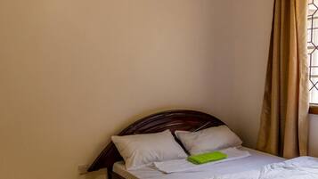 3 chambres, fer et planche à repasser, Wi-Fi, draps fournis