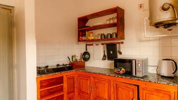 Micro-ondes, plaque de cuisson, bouilloire électrique