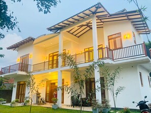 المنشأة من الخارج