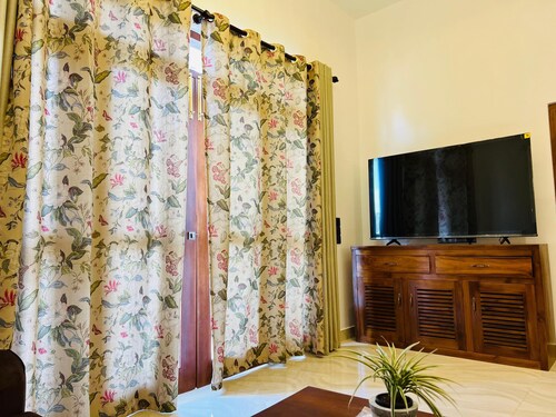 Luxurious charming 2-bedroom house in Aluthgama with AC at Bentota River