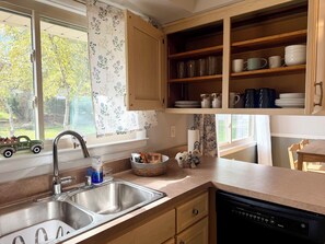 Micro-ondes, four, plaque de cuisson, lave-vaisselle