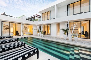 Outdoor pool - the den canggu (Canggu)