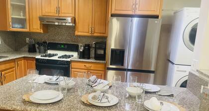 Spacious 2Bedroom House Bath in the Heart of the Bay. Minutes from attractions.