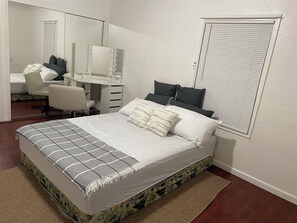 2 habitaciones, tabla de planchar con plancha, wifi y ropa de cama 