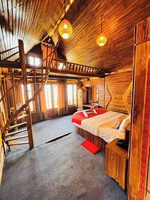 Kahden hengen deluxe-huone, vuoristonäköala | Kylpyhuone | Ilmaiset hygieniatuotteet, pyyhkeet, saippua, sampoo