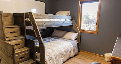 Peaceful Guest House Beside The Elks Golf Course – A Relaxing Country Getaway