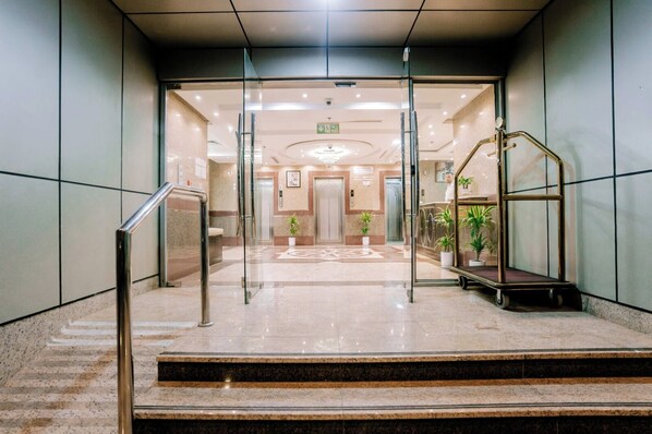 المنشأة من الداخل