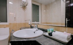 Jetted tub, hair dryer, bidet, towels - Alraya Homes by Betu former Times Inn - Classic Studio (Abu Dhabi)