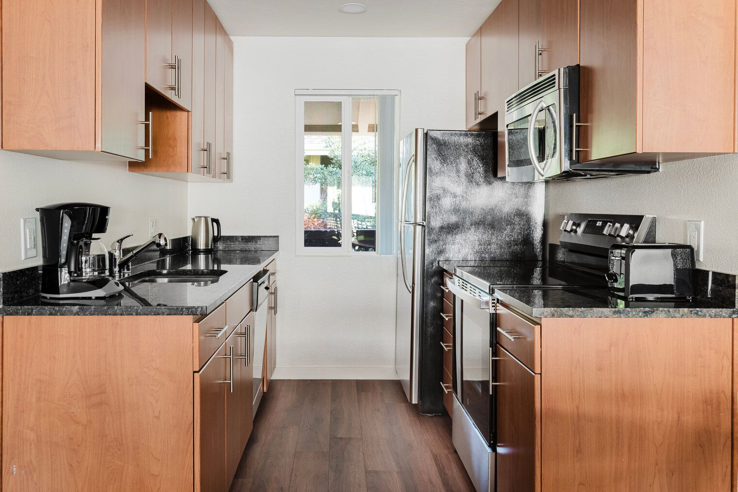 Refrigerador, microondas, horno y lavavajillas 