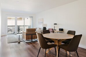 Interior - Blueground | Cupertino, pool, nr Memorial Park (Cupertino)