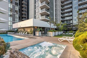 Pool - Rooftop Pool and Spa Gabba and Brisbane Views (Woolloongabba)