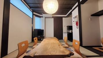 Comfort House, City View | Living area