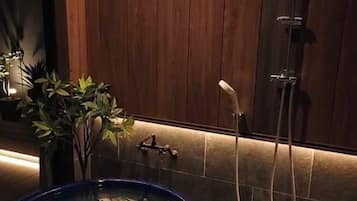 Casa Confort, vista a la ciudad | Baño | Amenidades de baño gratuitas, jabón, shampoo, papel de baño