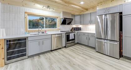 Direct Trail Access: Lyons Falls Getaway w/ Views!