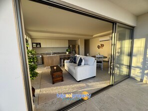 Verdunkelungsvorhänge, kostenloses WLAN, Bettwäsche