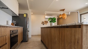 Appartamento Deluxe, 2 camere da letto, vista oceano parziale | Cucina privata