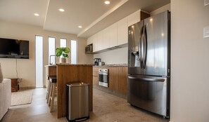 Deluxe Apartment, 2 Bedrooms, Partial Ocean View | Living area