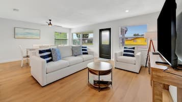 Panoramic House, 3 Bedrooms, Patio | Living area