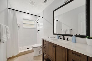 Panoramic House, 3 Bedrooms, Patio | Bathroom