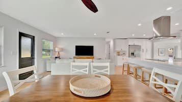 Panoramic House, 3 Bedrooms, Patio | Living area