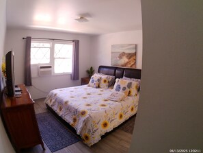 1 bedroom, iron/ironing board, WiFi, bed sheets - Boutique - Hotel del Oso Dorado - Close to Beach (Oceanside)