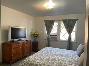 1 bedroom, iron/ironing board, WiFi, bed sheets - Boutique - Hotel del Oso Dorado - Close to Beach (Oceanside)