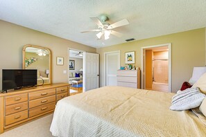 2 bedrooms, desk, iron/ironing board, internet