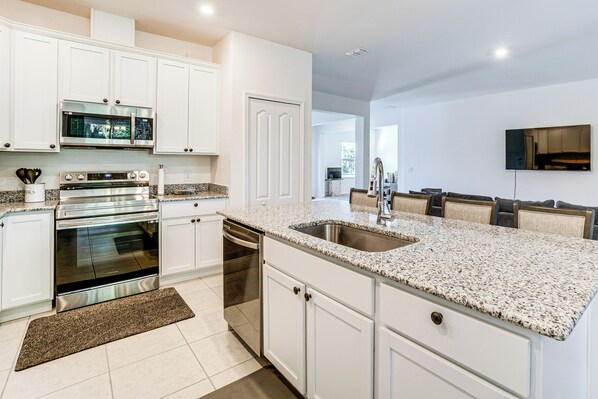 Fridge, microwave, stovetop, dishwasher