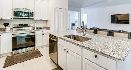 Family Home 7 Mi to Fort Charlotte Beach Park!