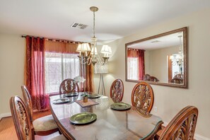 Dining - Grand & Convenient Home 7 Mi to Las Vegas Strip! (Las Vegas)