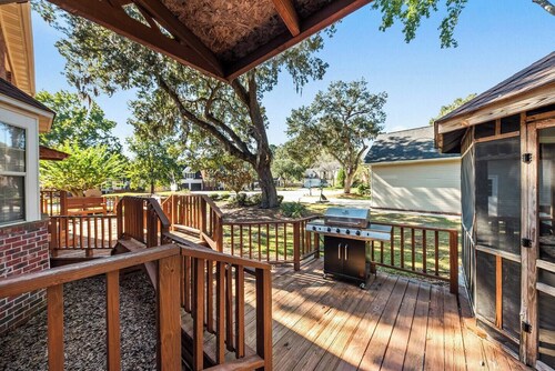 Gathering Oak Manor – Treasured Times Together