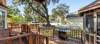 Gathering Oak Manor – Treasured Times Together