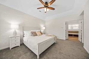 5 bedrooms, desk, free WiFi, bed sheets