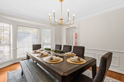 Gathering Oak Manor – Treasured Times Together