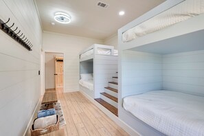 2 間睡房、熨斗/熨衫板、上網、床單