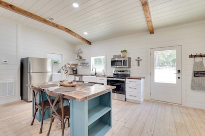 Nature-Centric Retreat! Newly Built Millen Cottage