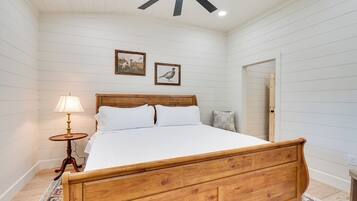 Iron/ironing board, Internet, bed sheets