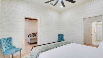 Iron/ironing board, Internet, bed sheets