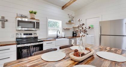 6 Mi to Magnolia Springs SP! Modern Cottage Living